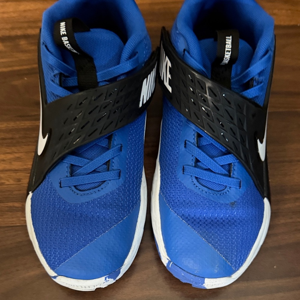 Nike Team Hustle D 12 (Little Kid)